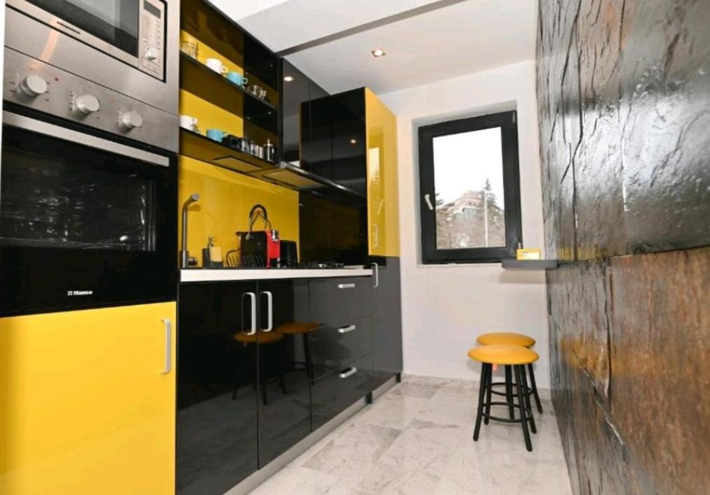 R&B Studio Predeal Luaran gambar